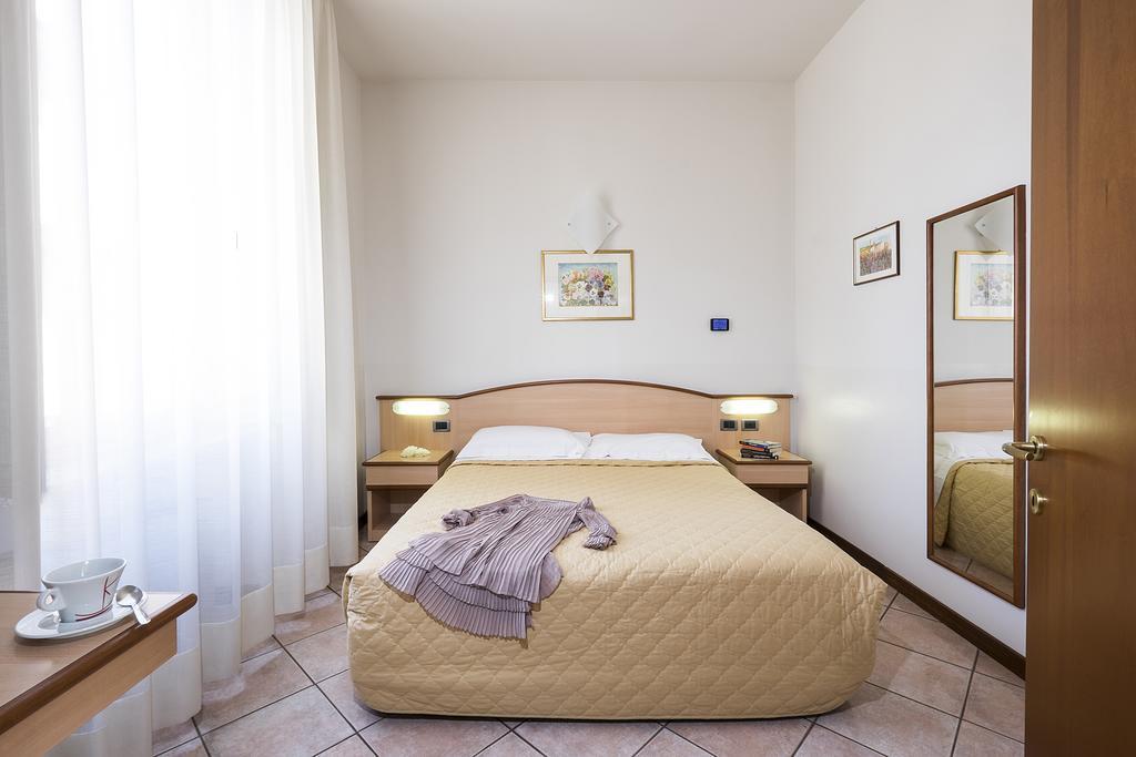 Residence XX Settembre Alba  Room photo