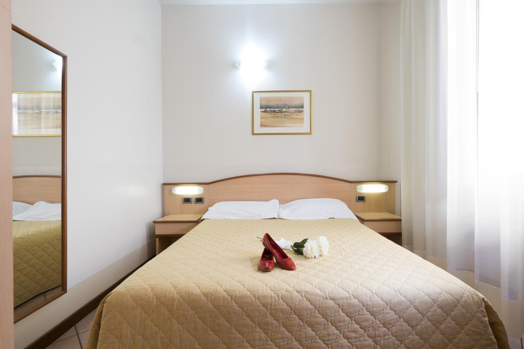 Residence XX Settembre Alba  Room photo